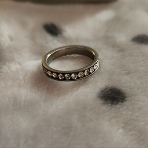 💙2/$8💙 Macy's Silver Coloured Rhinstone Ring